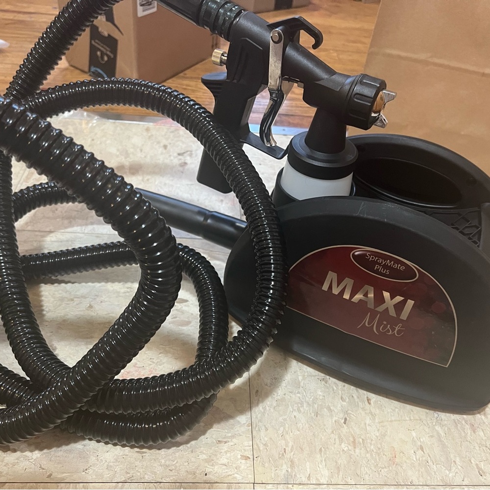 Spray tan machine